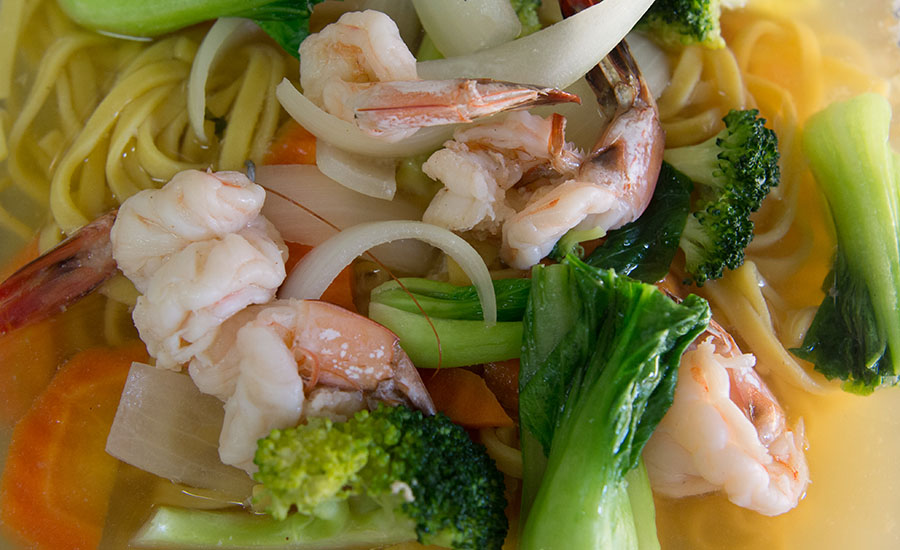Noodle soup with shrimps and vegetables.